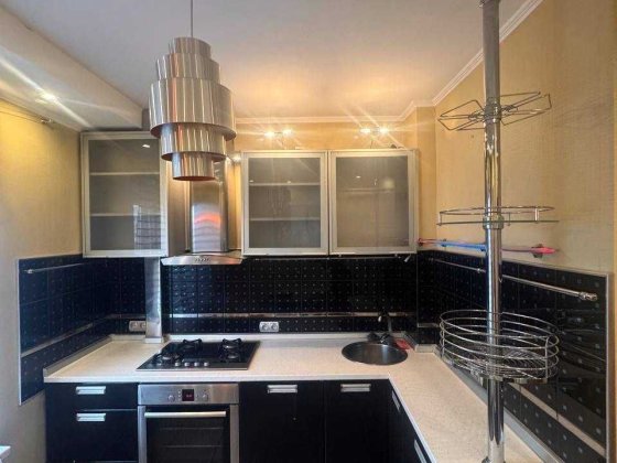 Продаж квартири з ремонтом у районі Виноградар! Киев