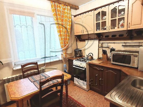 Продаж 3 кімн. квартири по вул. Симиренко 22б Киев