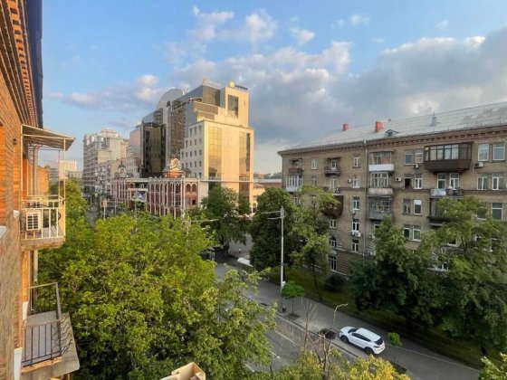 Пропонується 2кім квартира (43м2) в центрі (вул.Скоропадського 51/102) Киев