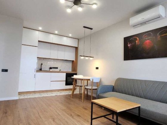 Продам 1к простору квартиру в ЖК Варшавський дизайнерський ремонт Київ