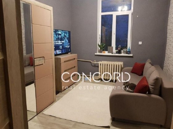 Сталінка. ПОДІЛ! Електриків пров., 7. Метро Т.Шевченка. Трикімнатна Київ