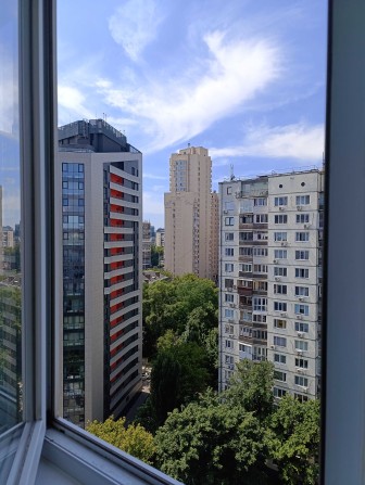 Велика, простора трикімнатна квартира з ремонтом, готова до проживання - фото 1