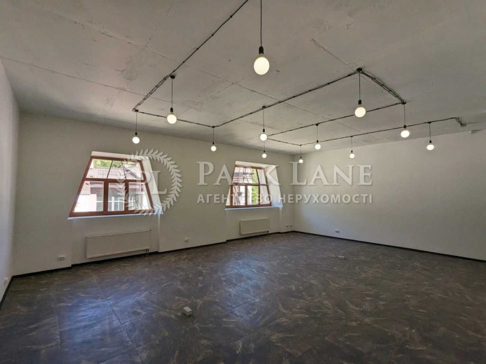 Подол. Воздвиженская. Закрытый двор. Воздвиженка - фото 1