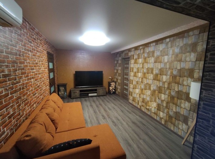 Продам 2х квартиру з ремонтом - фото 1