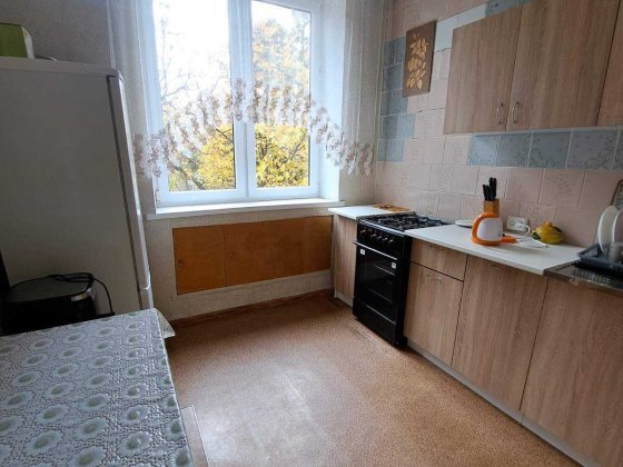 Продам 2кім  сталінка пр. Берестейський (Перемоги) 77 а метро Нивки Київ