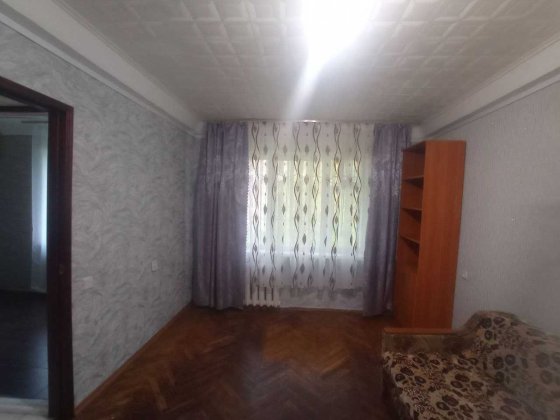 Власник Продам 2 кімнатну квартиру вул. Єреванская 14 Б Киев