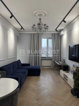 Продаж 2-х кімн кв-ри вул.Антонова Авіаконструктора, 2/32 к1 Сталінка - фото 1