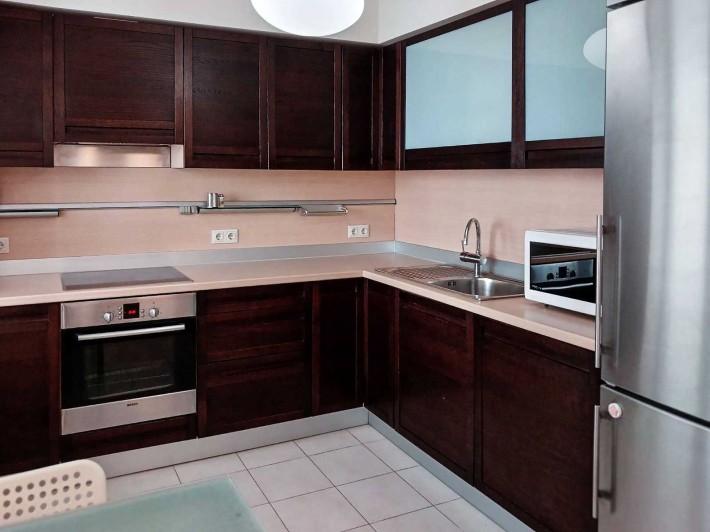 3 кв-ра, вул. Липківського, Євроремонт, меблі. "Заходь і живи". ТОРГ. - фото 1