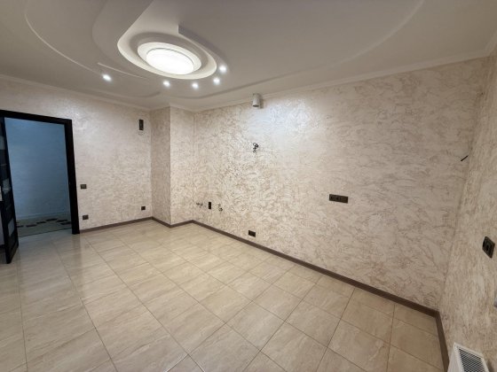 Продам 2хком Радужный