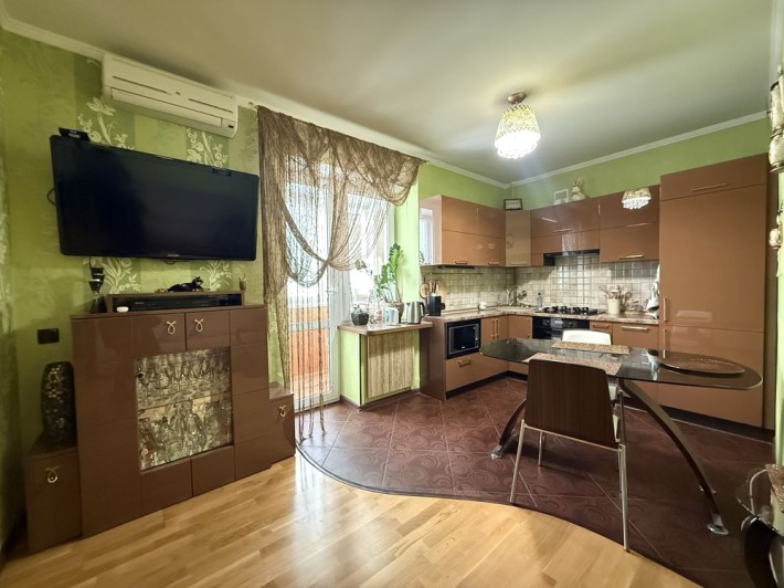 Оренда просторої однокімнатної квартири. Городок - фото 1