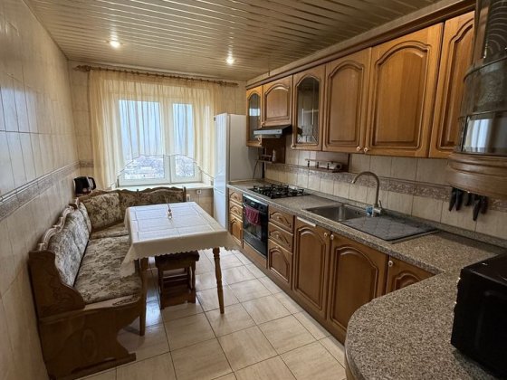 Аренда 3 кімнатної квартири Беседова