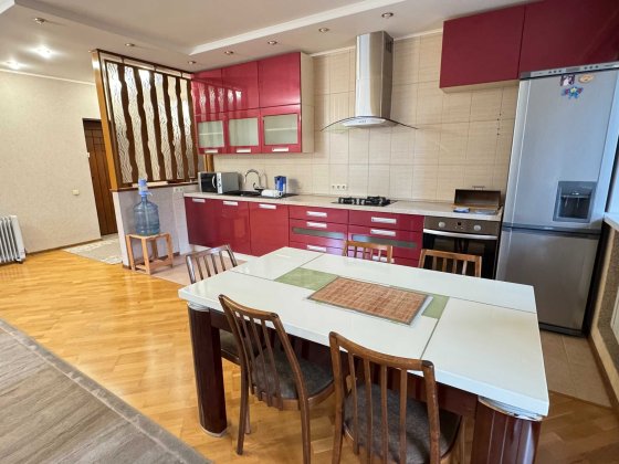 Простора 4 кім. кв, поряд зелена зона, вул. Грушевського, 12! Вишгород Вишгород