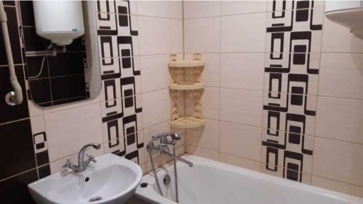 Сдам 2х к комнатную кв-ру 9000 Правый берег - фото 1