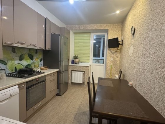 Оренда укомплектованої квартири 45м2 з балконом. З Гардеробною