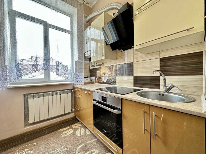 Оренда 2-кімнатної квартира в центрі міста вул. Площа Ринок - фото 1