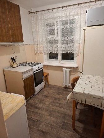 Сдам 1 комнатную квартиру на длительный срок+ коммунальные - фото 1