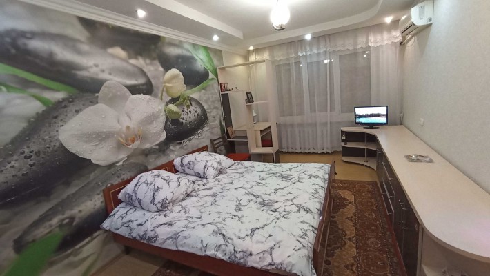 Долгосрочная аренда 2х ком квартиры р-н крытый рынок - фото 1