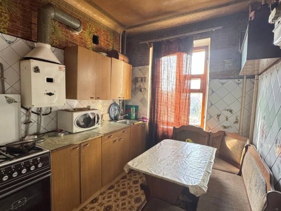 Большая 2-к.Квартира. 2 этаж р-н Новый свет.