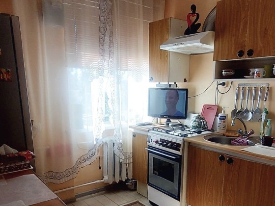 Здам двухкімнатну квартиру в районі площі з меблями і технікою Нежин