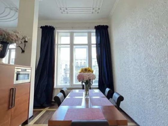 Продаж 2-к квартири із паркомісцем вул. Велика Васильківська 27 Київ