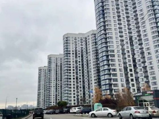 Продаж 1-к квартири вул. Зарічна 1г Киев