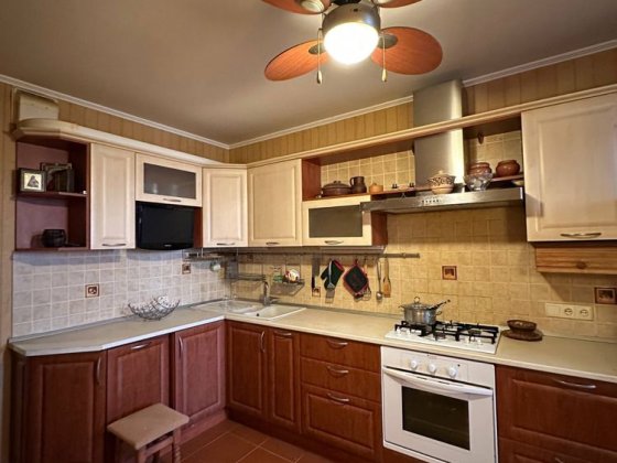 Здається 2к квартира поруч з Новусом Буча