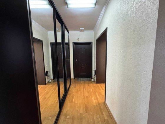 Здається простора 2-кімнатна квартира в бучі поруч садочок та школа