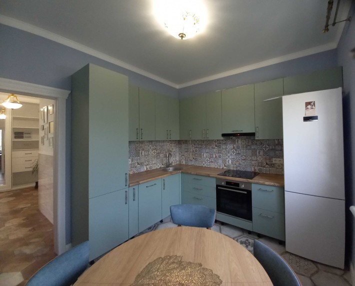 Вул Київська здам гарну нову 2 к квартиру паркомісце дворик - фото 1