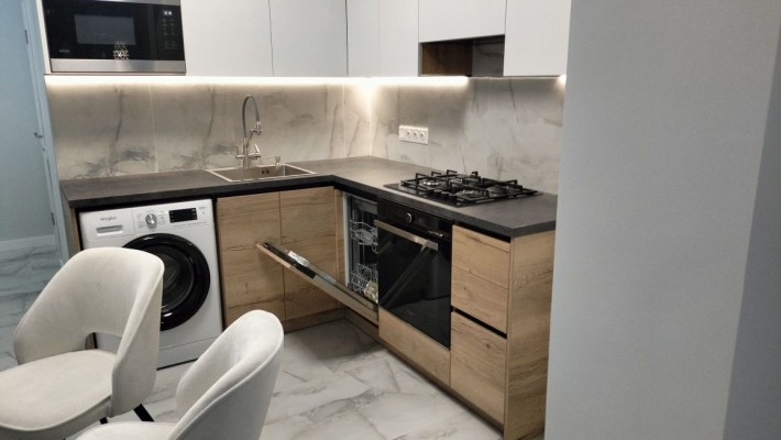 Квартира з новим ремонтом та газом. - фото 1