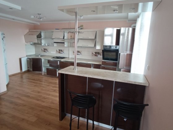 Здається простора 2х км в центрі !!! Ивано-Франковск