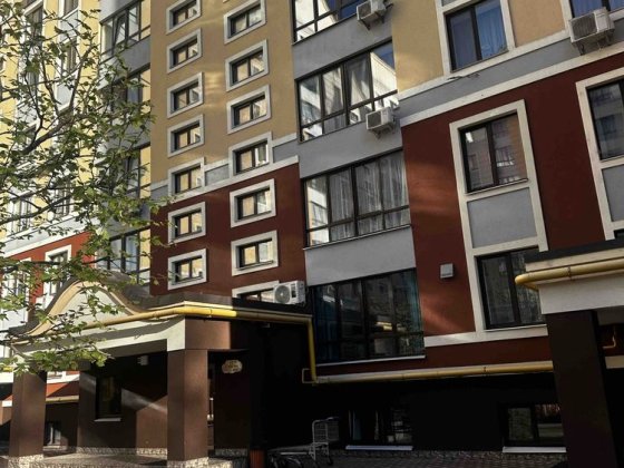 Однокімнатна з газом  ЖК Фаворит 3 поверх центр