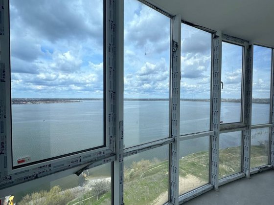 Продається простора 1-кімнатна квартира-студія в ЖК “ГРАН БУД” вул. Мостобудівників