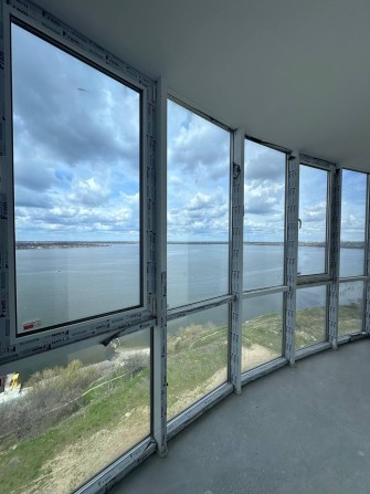 Продається простора 1-кімнатна квартира-студія в ЖК “ГРАН БУД” вул. Мостобудівників - фото 1