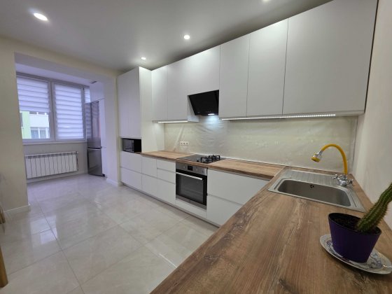 ЖК Позитив оренда двокімнатної квартири, велика кухня з посудомойкою