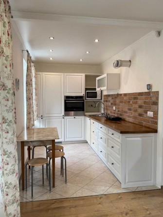 Затишна Студія По Ньютона, 40 - фото 1