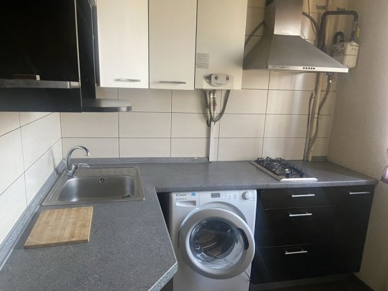 Здам  сучасну 1-кімнатну квартиру біля АТБ та вокзалу на Червоній