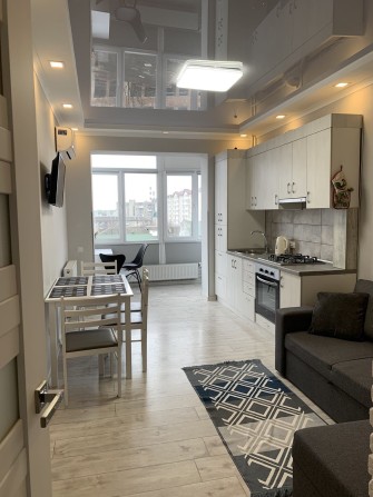 Здам стильну 1 кімнатну в центрі - фото 1