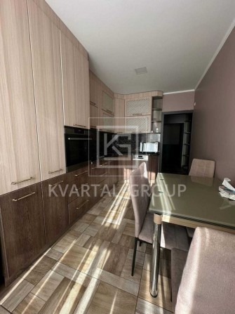 Трьокімнатна квартира в ценрі міста ЖК Фаворит. Газове опалення! - фото 1