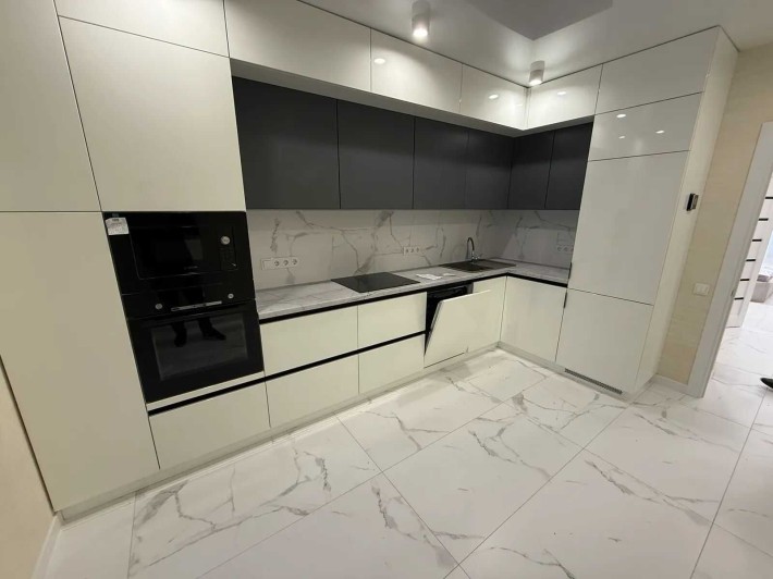 Оренда 3-кімнатної квартири з сучасним ремонтом у Пасічній - фото 1