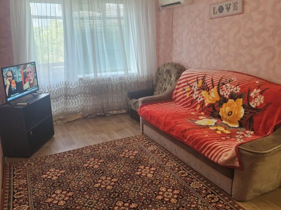 Сдам 2комн 3/5в центре.Квартира полностью  меблированая с техникой Кременчуг