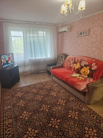 Сдам 2комн 3/5в центре.Квартира полностью  меблированая с техникой - фото 1