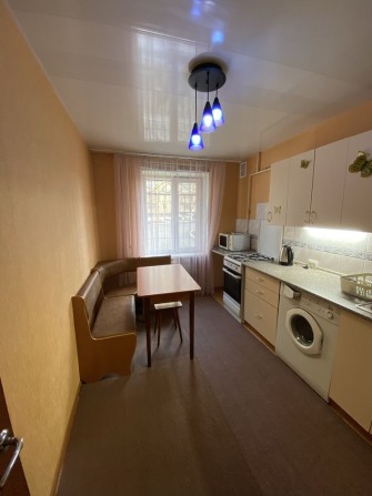 Здаємо свіжу однокімнатну квартиру на першому поверсі на  173 кв - фото 1