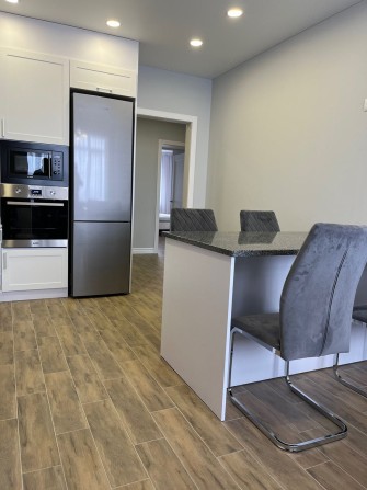 Оренда сучасної 2 км квартири в центрі міста - фото 1