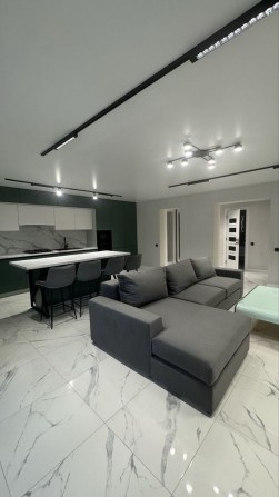 Простора квартира в ценрі - фото 1