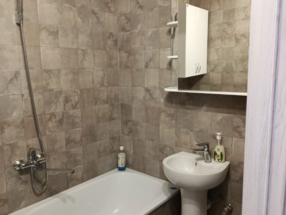 Здам 1кімн.квартиру по Лесі Українки  працюючій дівчені, 3поверх. 12т. Луцьк