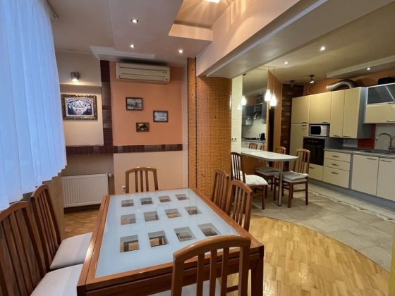 ОРЕНДА! Класна трикімнатна квартира центр міста