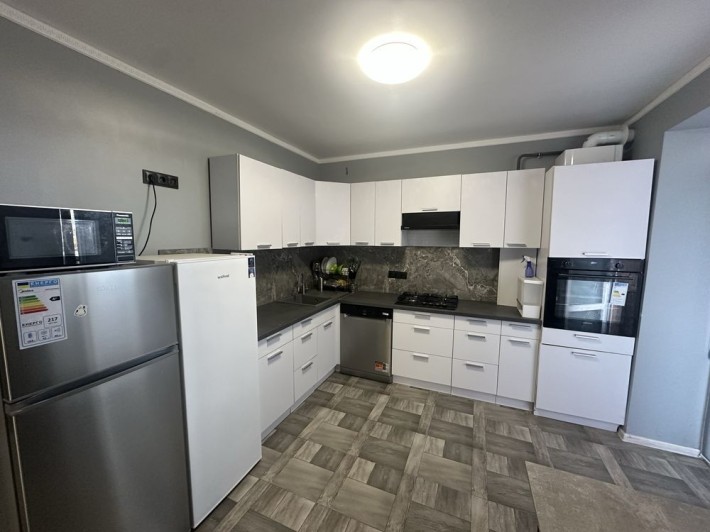 Здам 1 км біля центру 2 поверх - фото 1