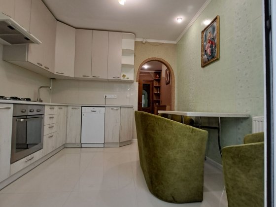 Оренда 2х кімнатна квартира в центрі з  гаражем Івано-Франківськ