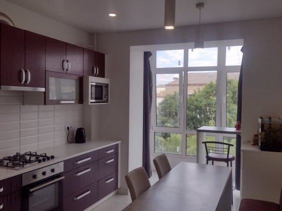 Оренда ексклюзивної 1.5 кім. кв. Карпатська, центр Ивано-Франковск