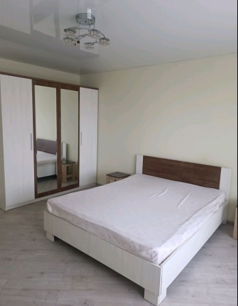 Здається в оренду охайна 1 кімната квартира по вул. Рєпіна - фото 1